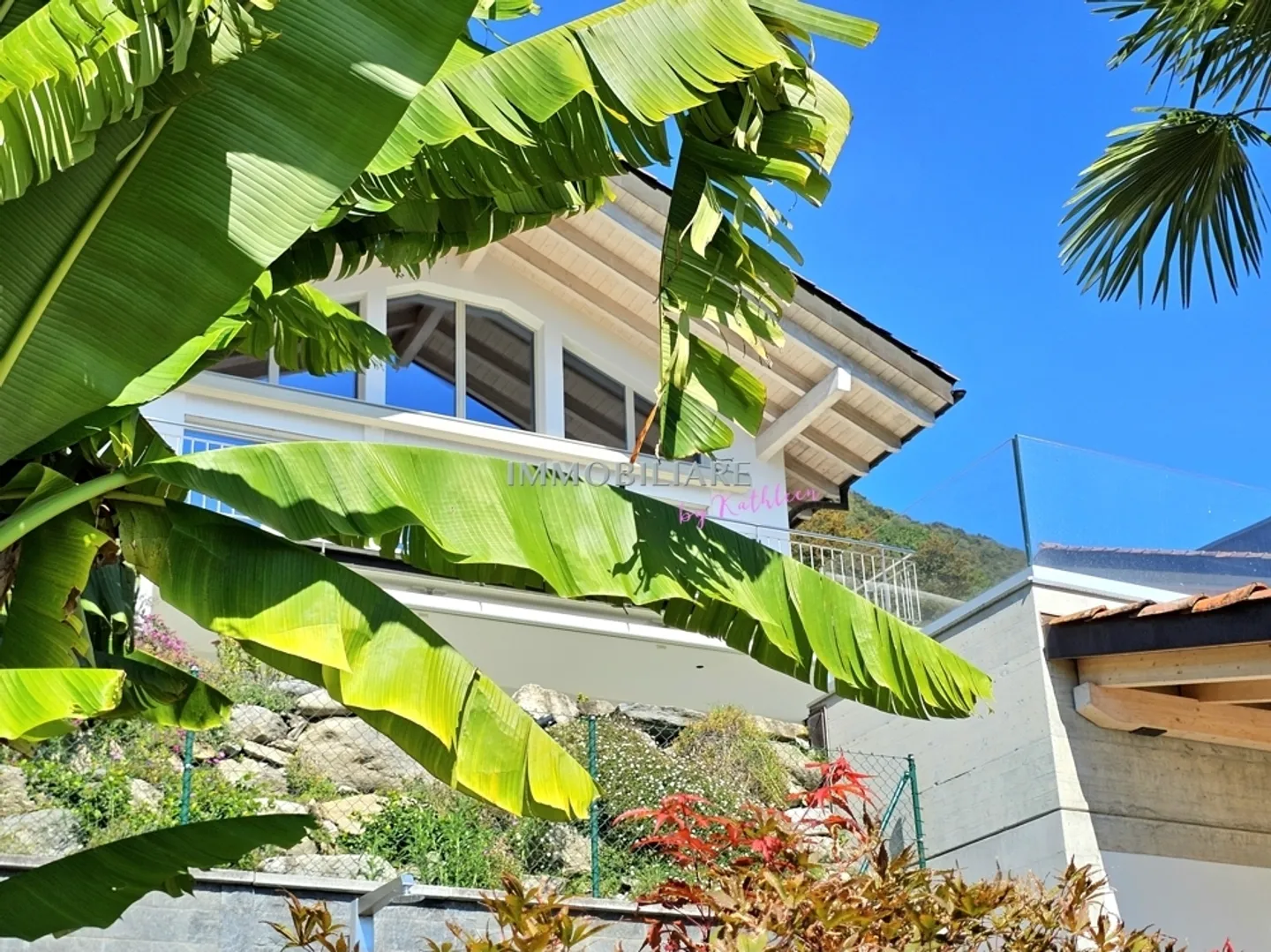 Villa moderna con meravigliosa vista sul lago, piscina e tecnologia sostenibile - Foto 6 di 13