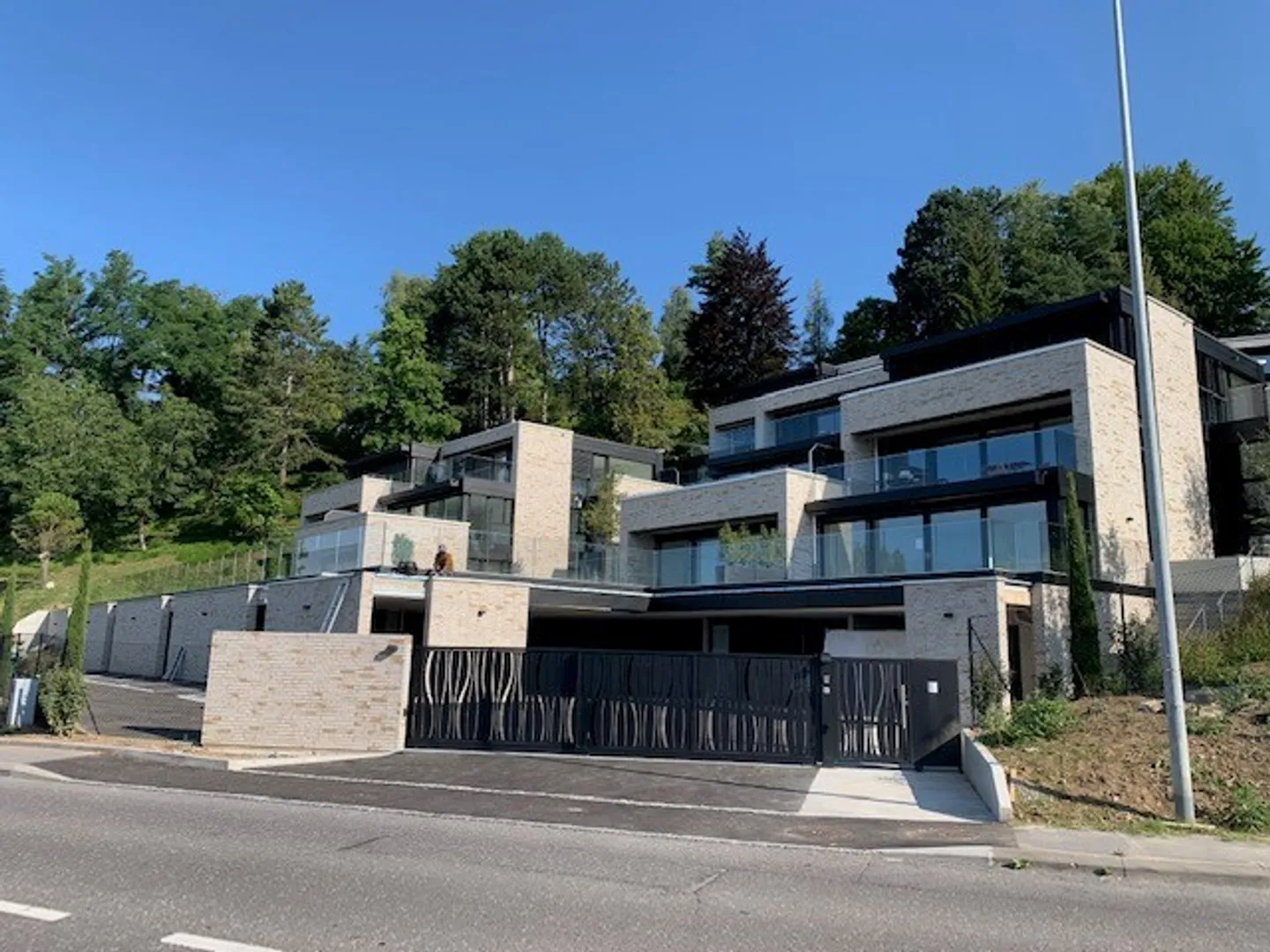 Beautiful 3.5-room apartment with beautiful lake and mountain views - Photo 2 of 10