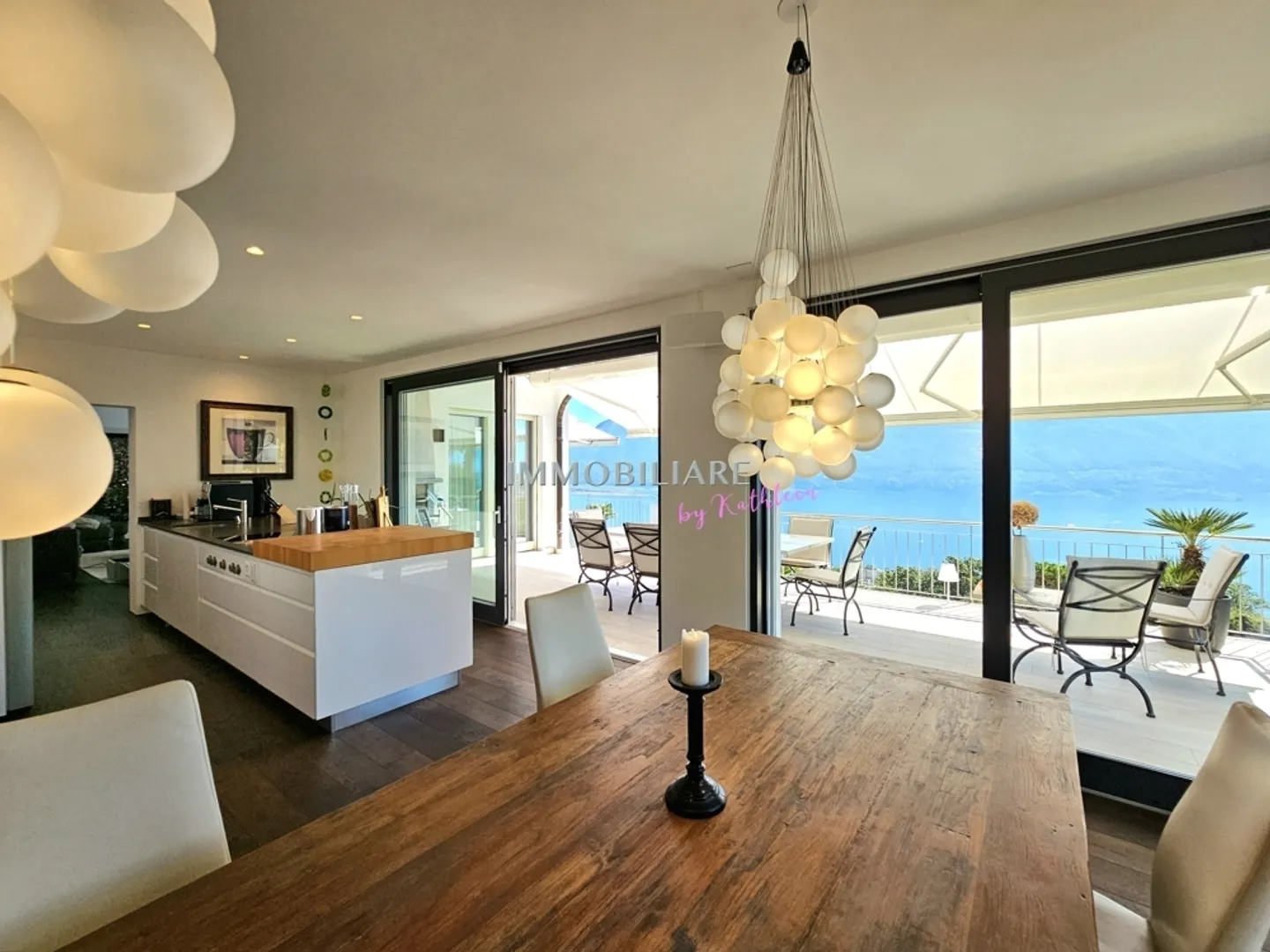 Villa moderna con meravigliosa vista sul lago, piscina e tecnologia sostenibile - Foto 7 di 13