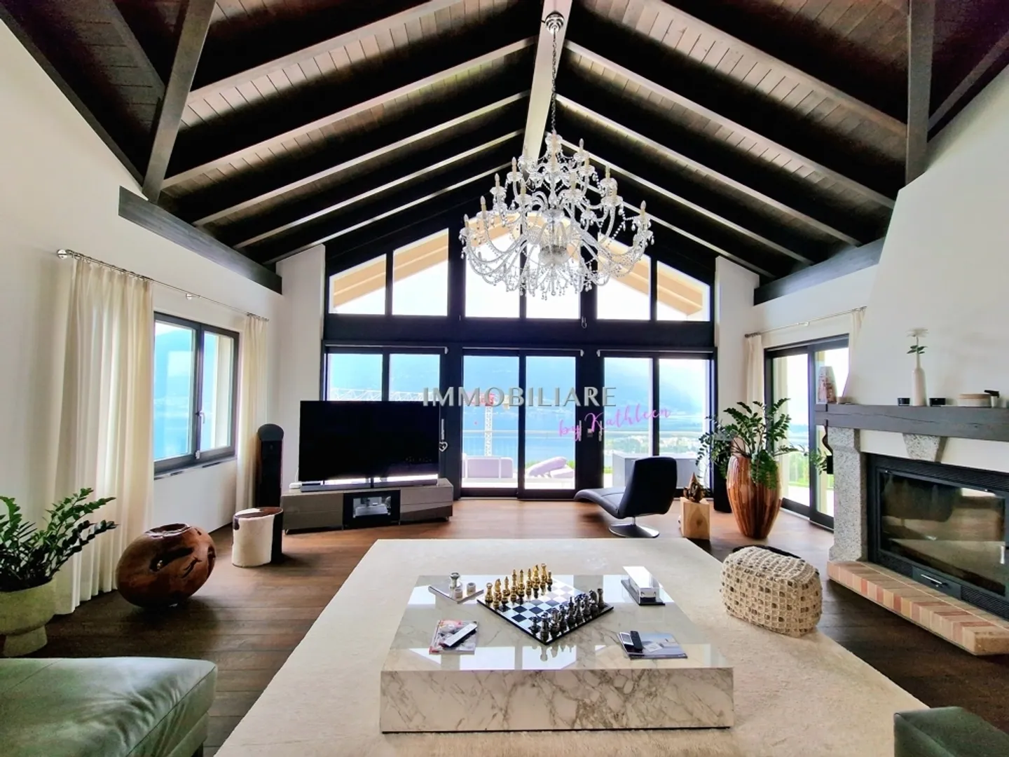 Villa moderna con meravigliosa vista sul lago, piscina e tecnologia sostenibile - Foto 9 di 13