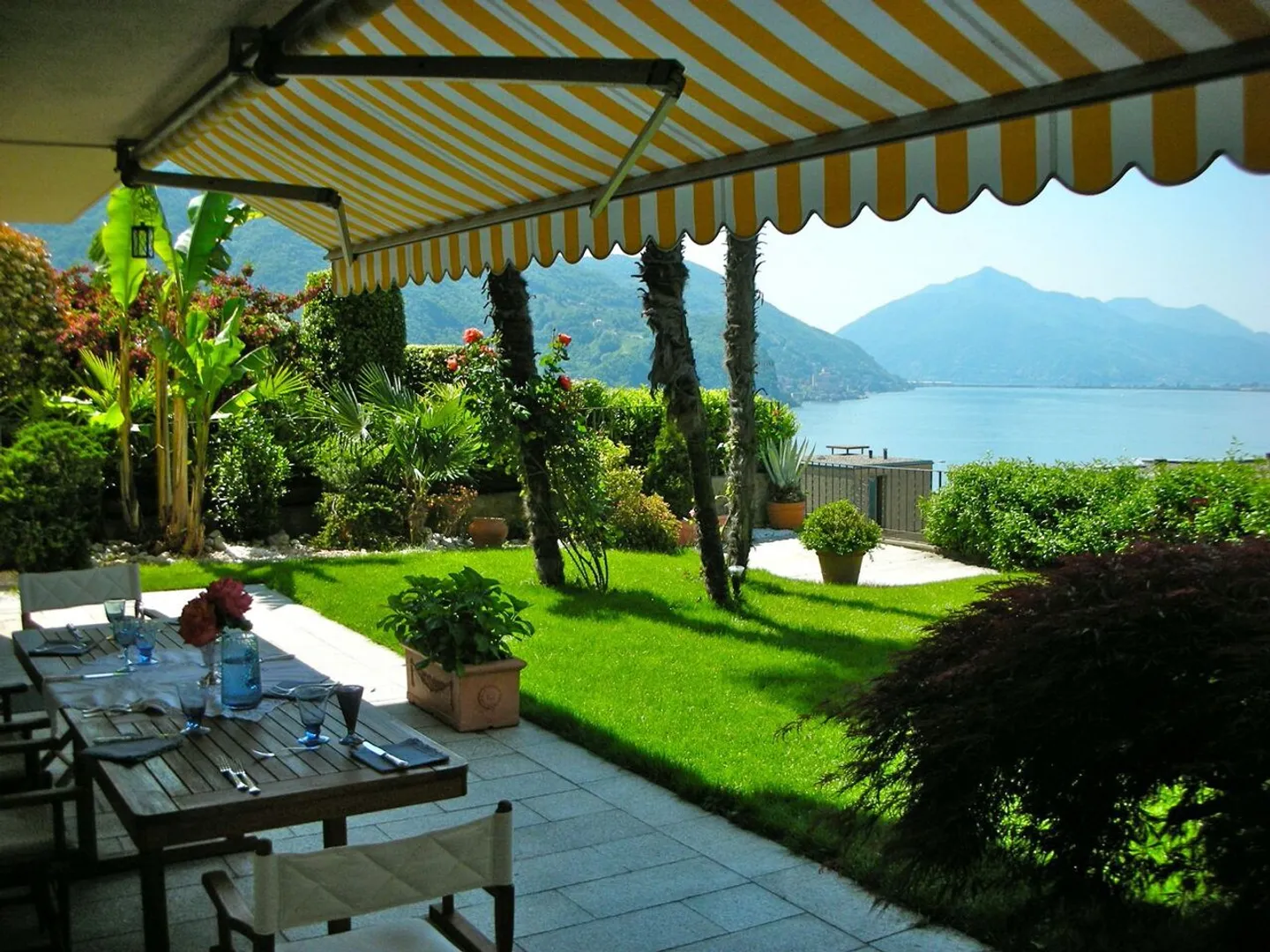 MAGNIFIKANTE WOHNUNG MIT PFLEGELEICHEM GARTEN UND SEEBLICK - Foto 2 von 9