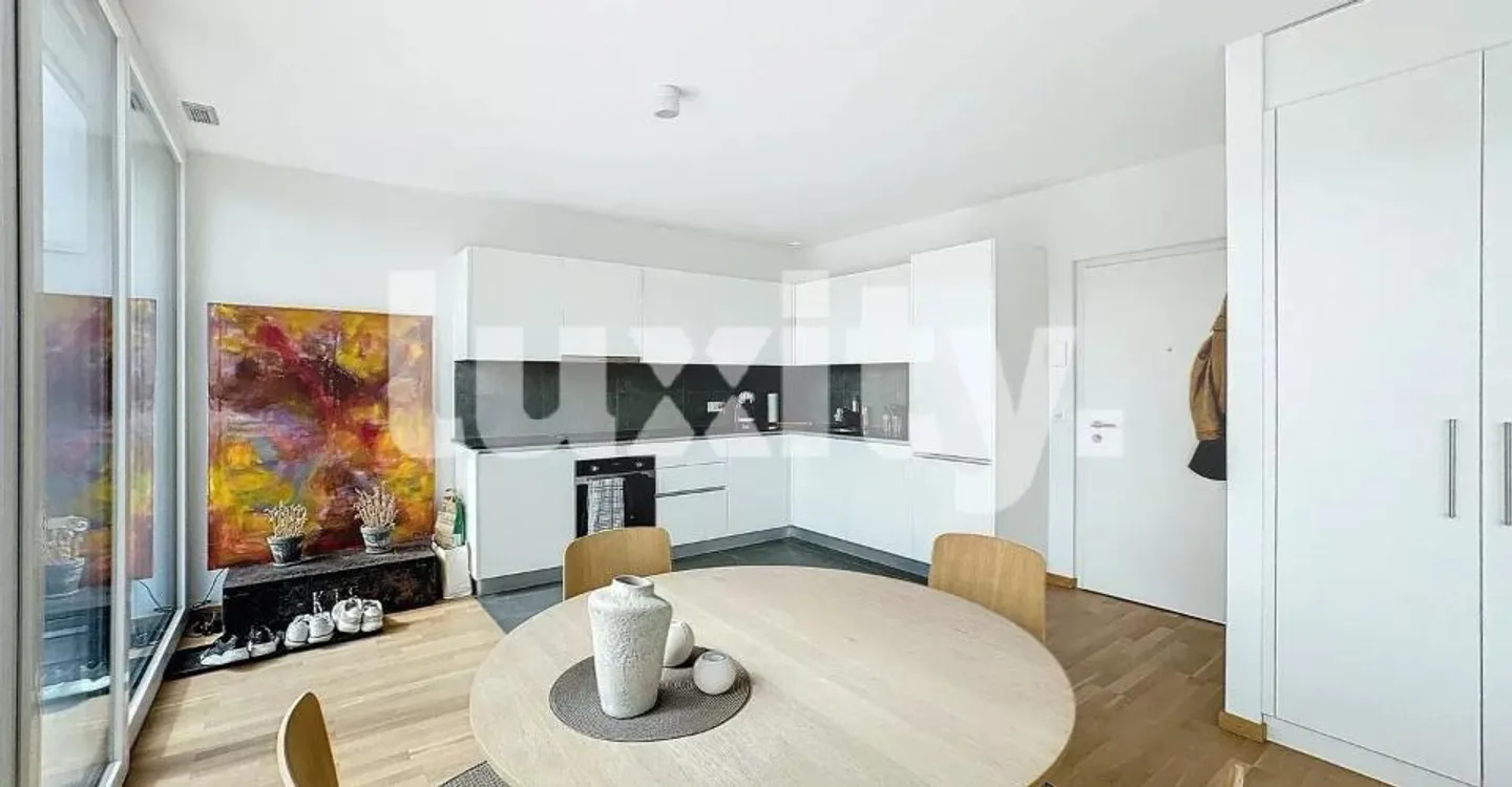 Beautiful apartment with large furnished rooftop - Photo 4 of 5