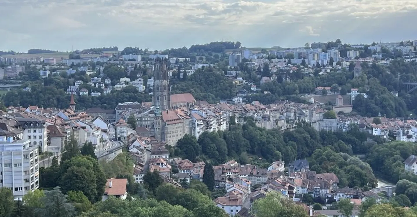 Spacious 5.5-room apartment in the heart of Fribourg - Photo 1 of 8