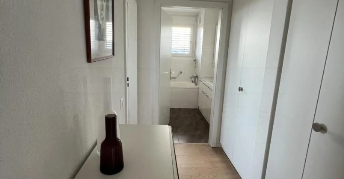 Spacious 5.5-room apartment in the heart of Fribourg - Photo 5 of 8
