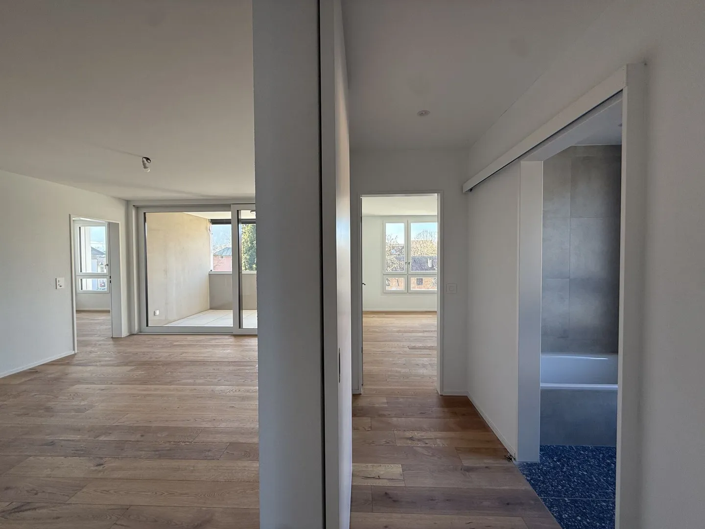 Nuovo appartamento in condominio in posizione centrale con balcone! - Foto 7 di 11
