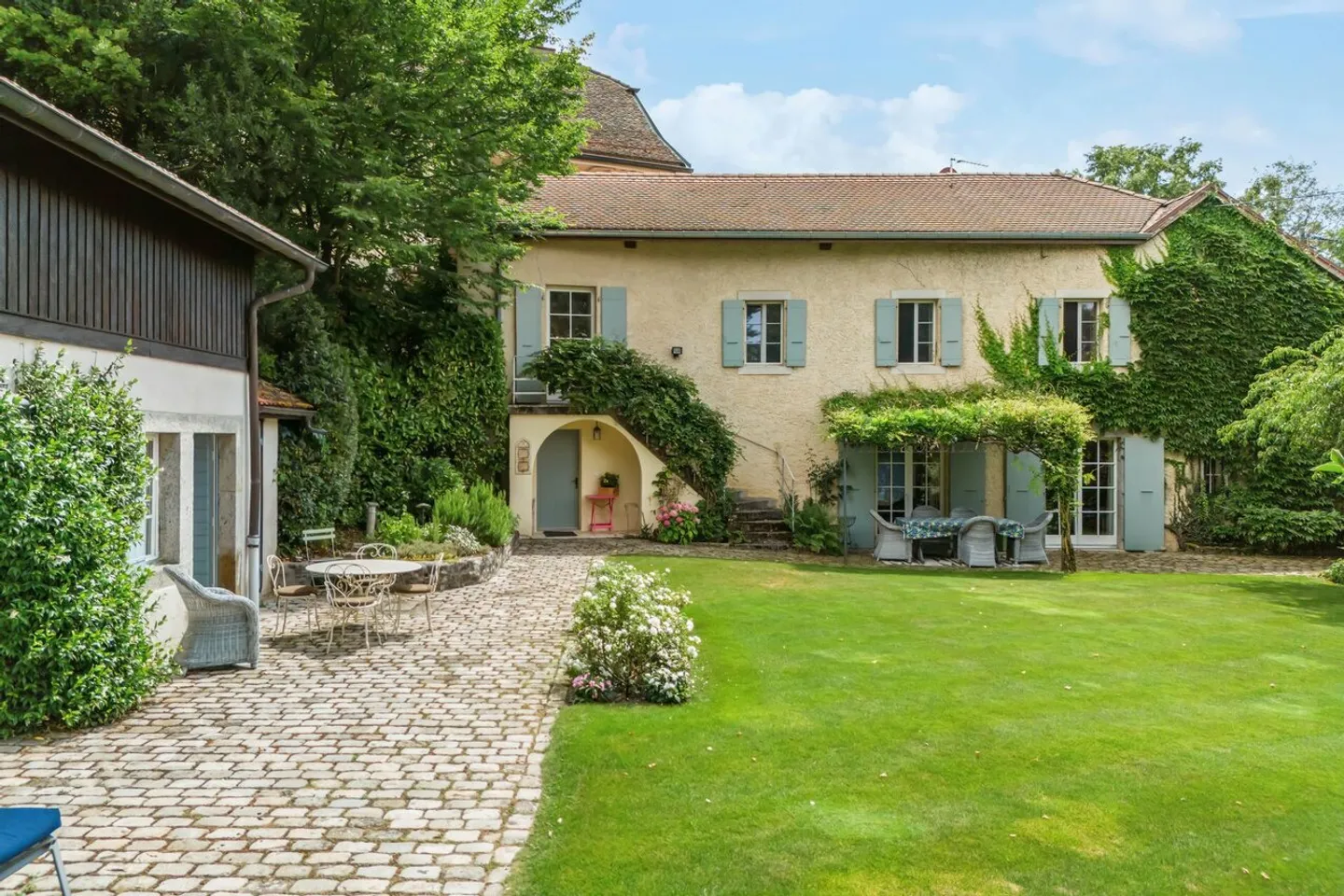 Single house for sale - Photo 1 of 17