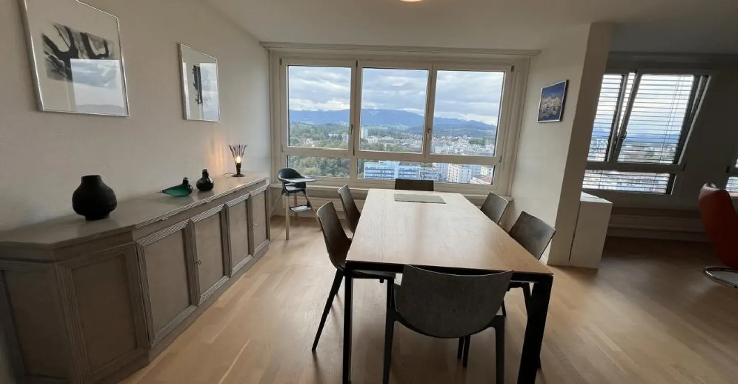 Spacious 5.5-room apartment in the heart of Fribourg - Photo 3 of 8
