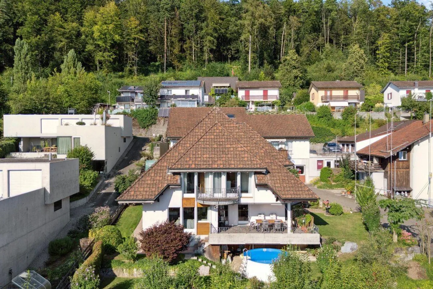 Grosszügiges Einfamilienhaus mit fantastischer Aussicht - Foto 2 von 20