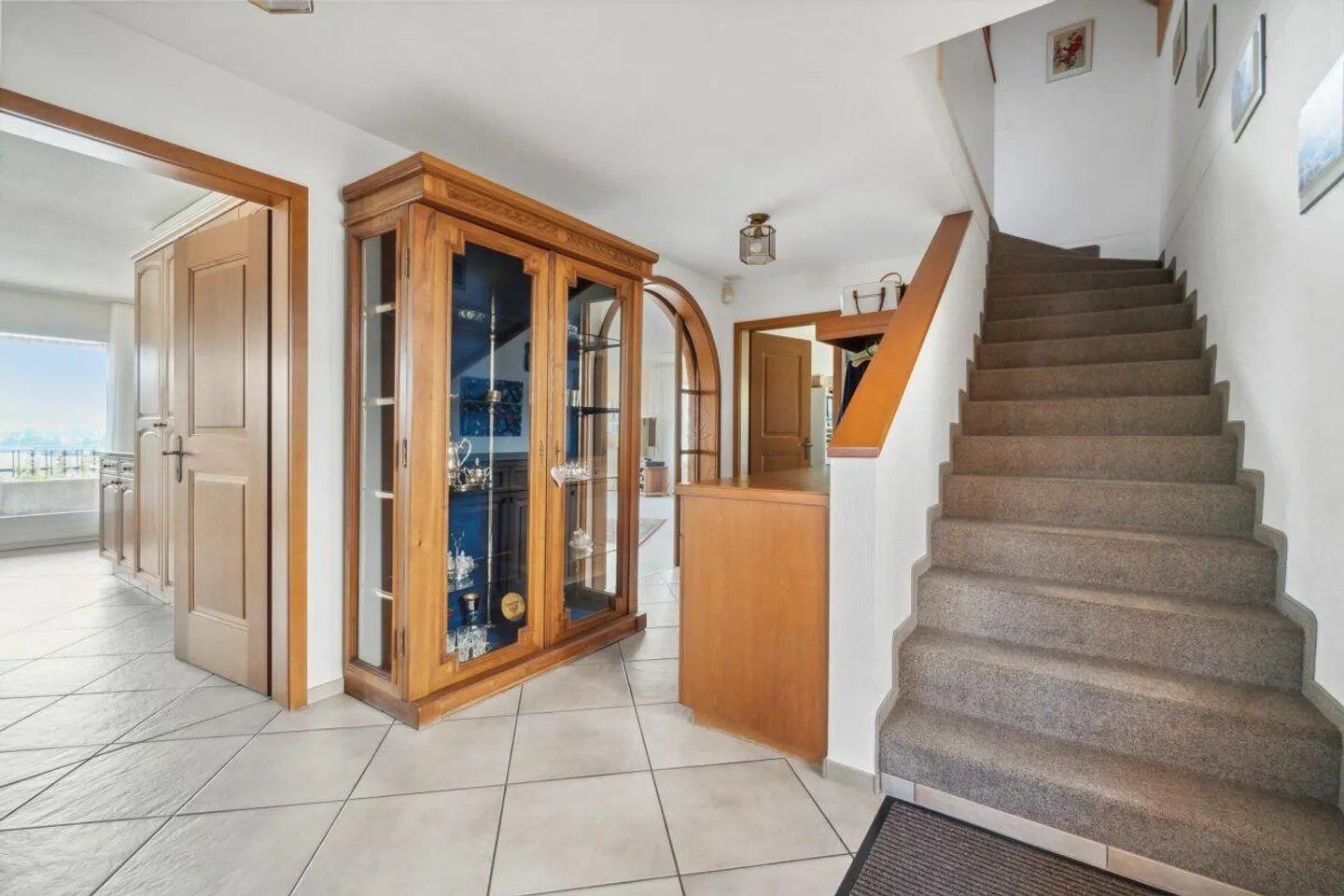 Grosszügiges Einfamilienhaus mit fantastischer Aussicht - Foto 9 von 20