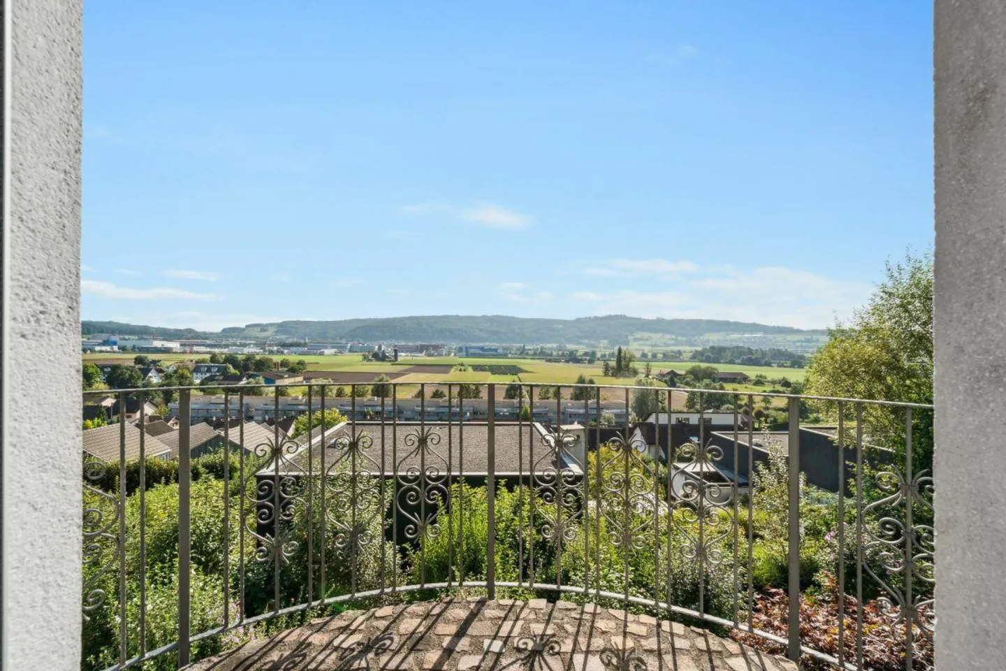 Grosszügiges Einfamilienhaus mit fantastischer Aussicht - Foto 11 von 20