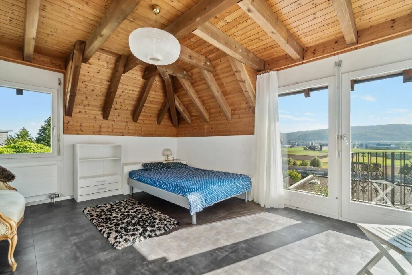 Grosszügiges Einfamilienhaus mit fantastischer Aussicht - Foto 13 von 20
