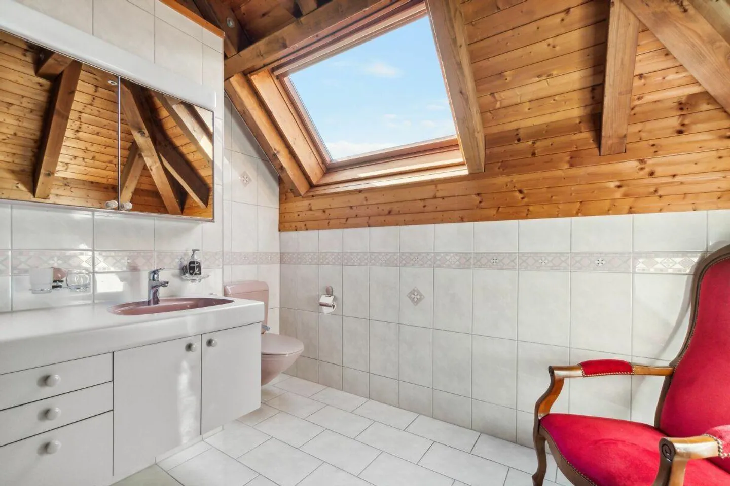 Grosszügiges Einfamilienhaus mit fantastischer Aussicht - Foto 15 von 20