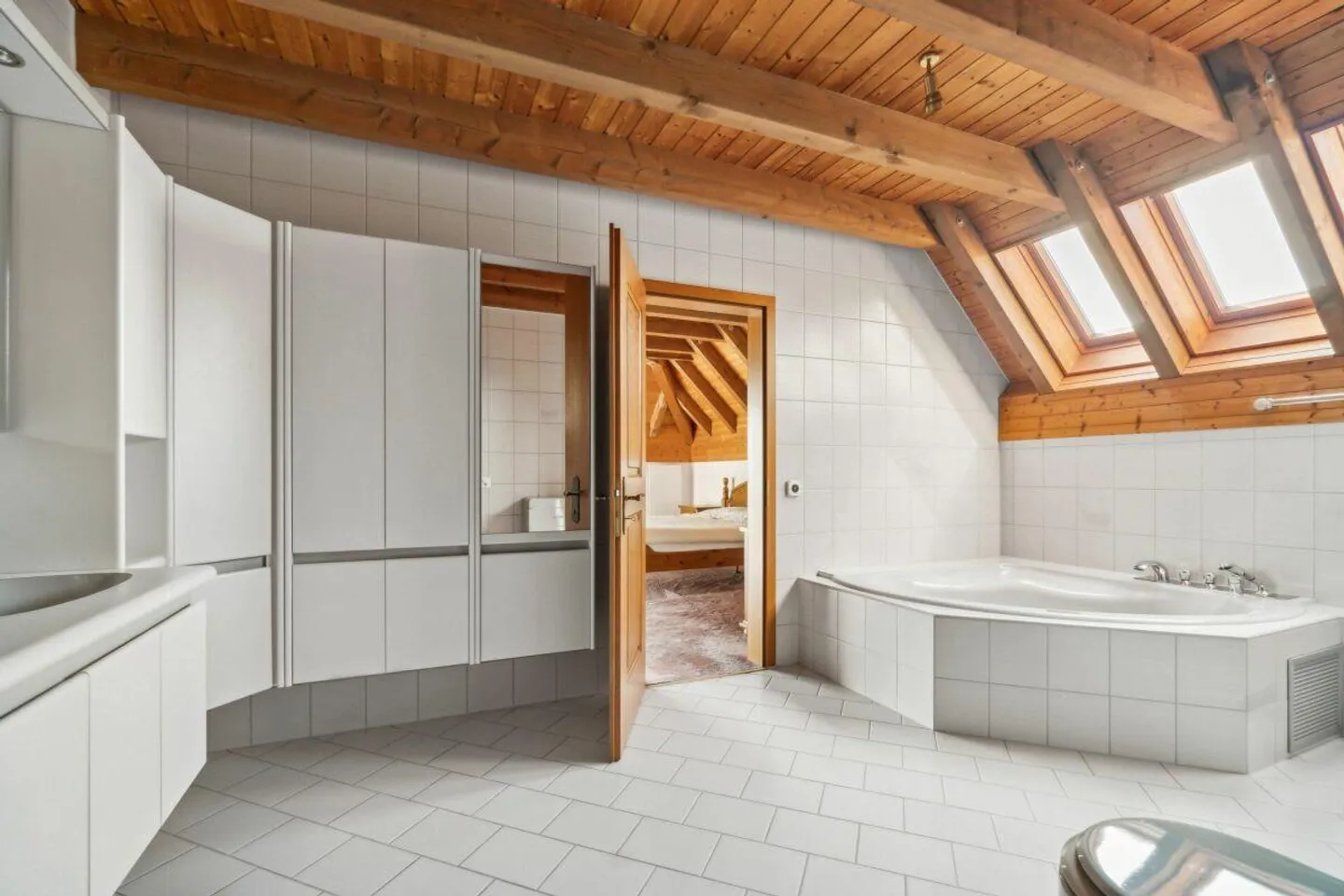 Grosszügiges Einfamilienhaus mit fantastischer Aussicht - Foto 16 von 20