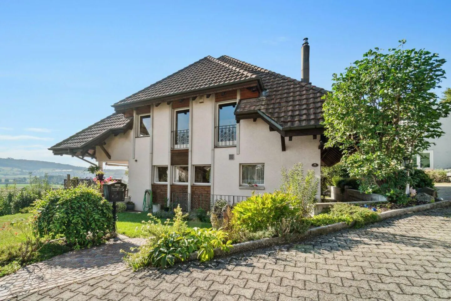 Grosszügiges Einfamilienhaus mit fantastischer Aussicht - Foto 1 von 20