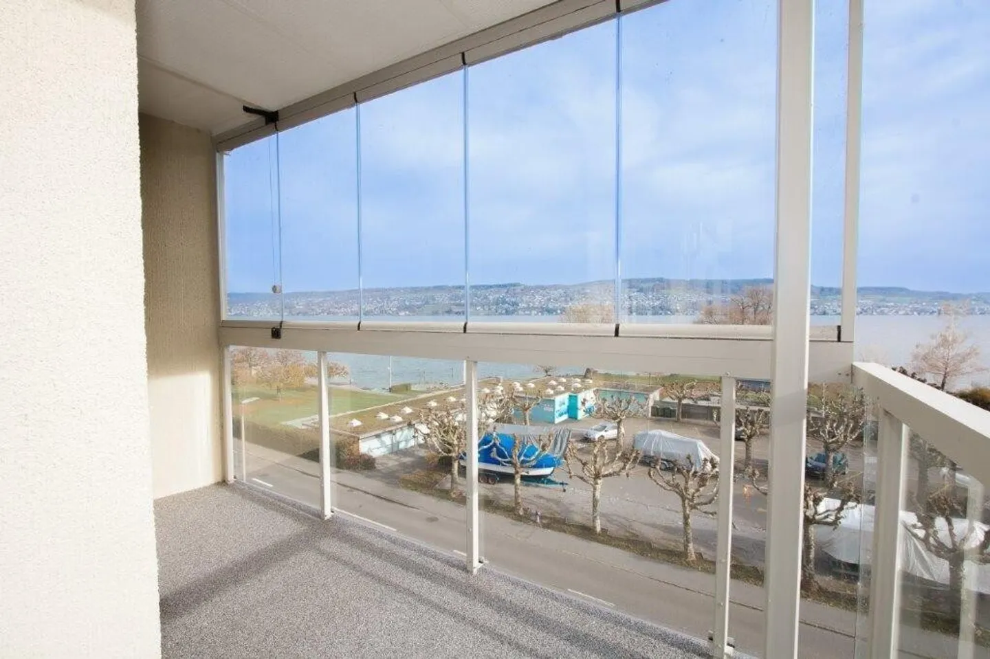 Votre nouveau chez-vous avec une vue imprenable sur le lac - Photo 4 sur 13