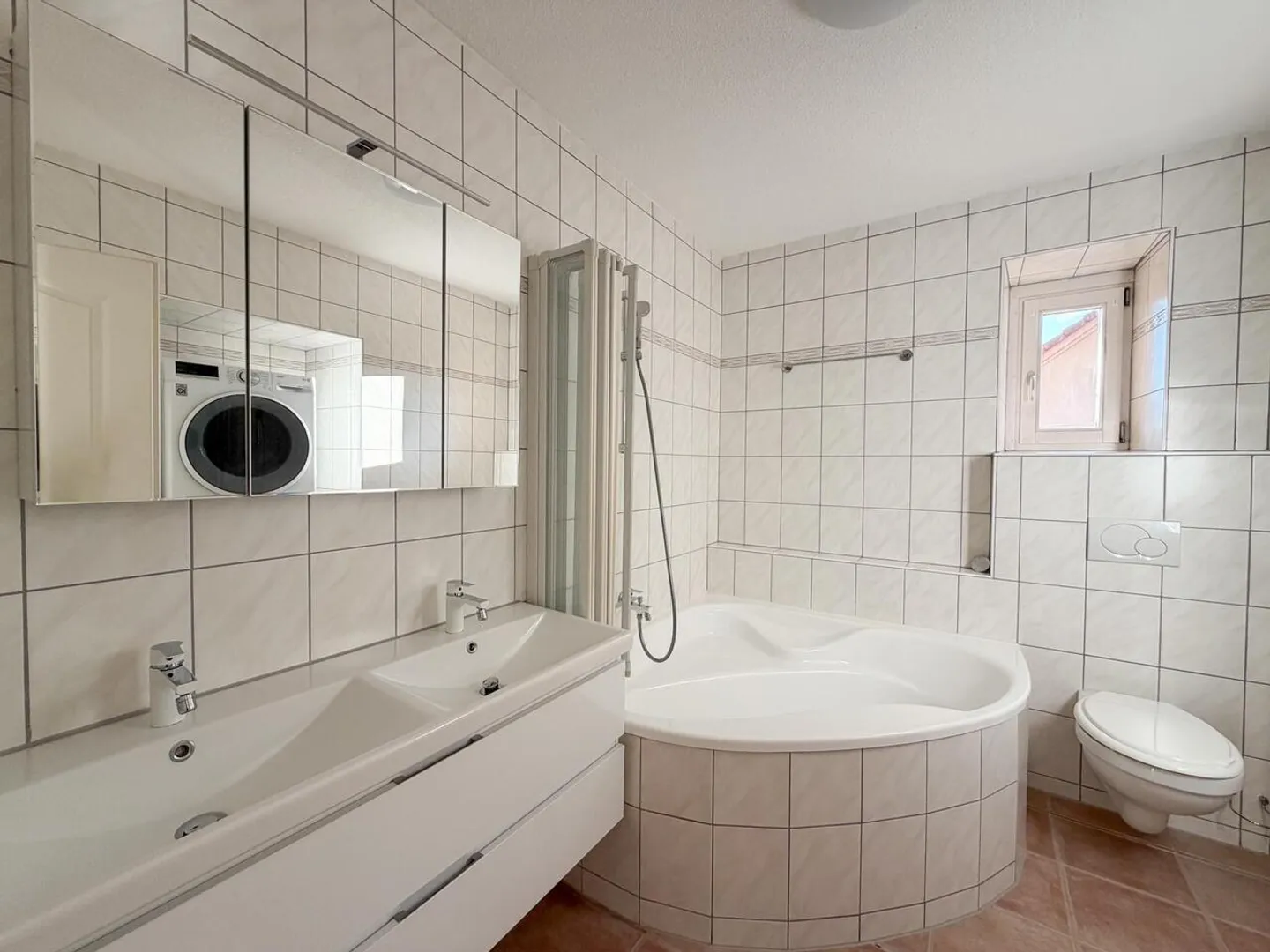 Appartement rénové de 4,5 pièces - Photo 8 sur 17