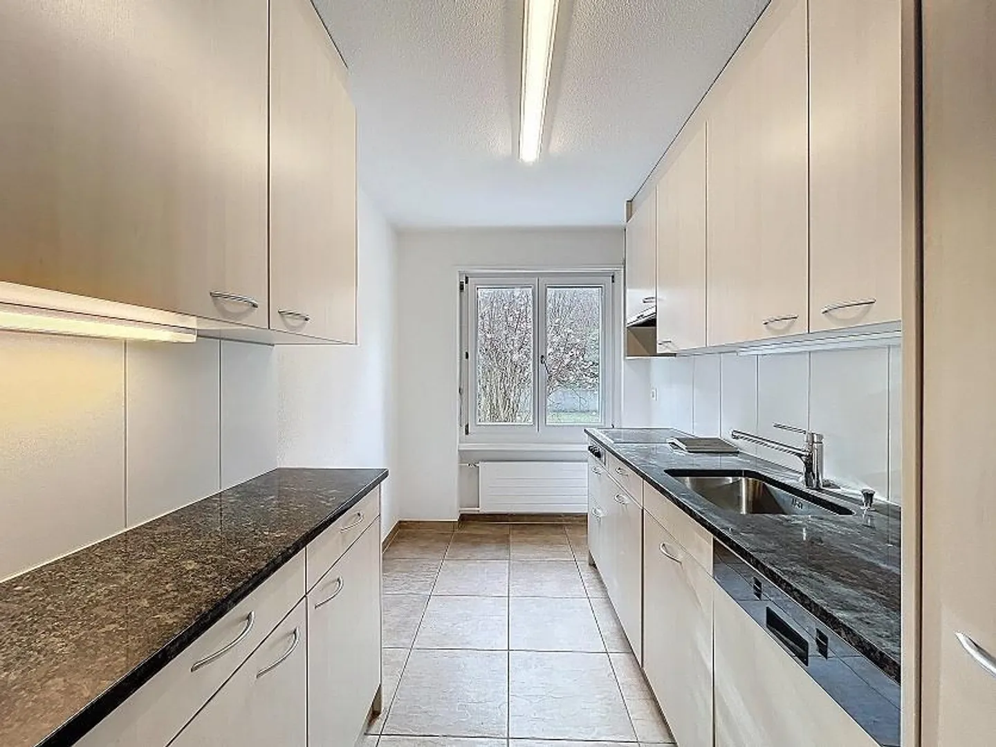 Appartamento giardino di 4 stanze appena ristrutturato a Forch-Zurigo - Foto 2 di 10