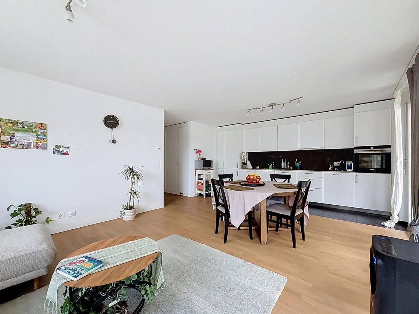 Modern 4.5 Room Apartment - Photo 2 of 9