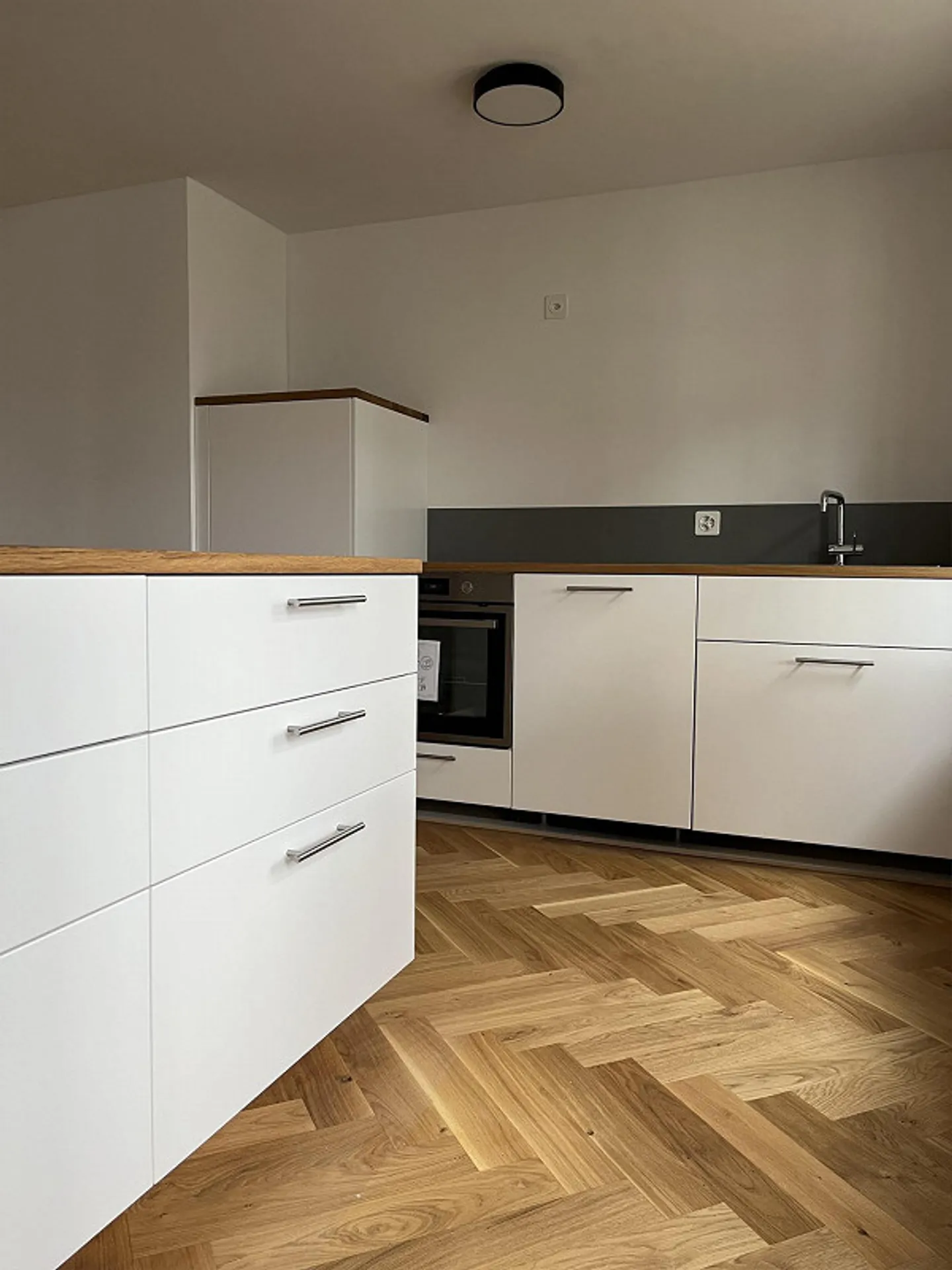 appartamento in stile Art Nouveau recentemente ristrutturato con terrazza - Foto 7 di 10