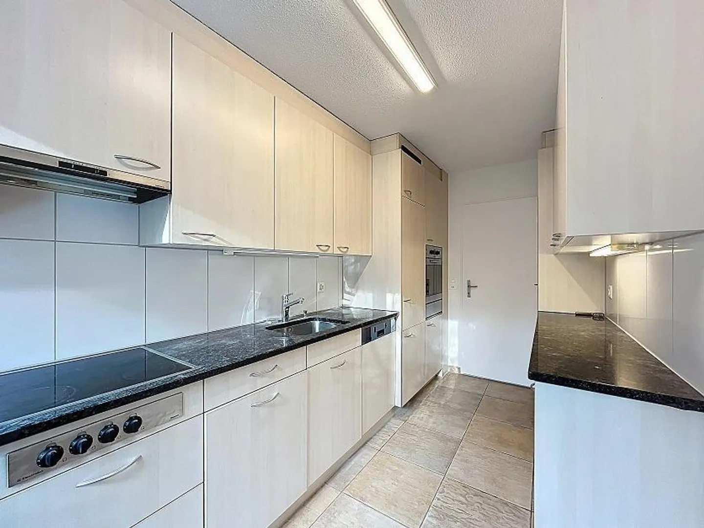 Appartamento giardino di 4 stanze appena ristrutturato a Forch-Zurigo - Foto 3 di 10