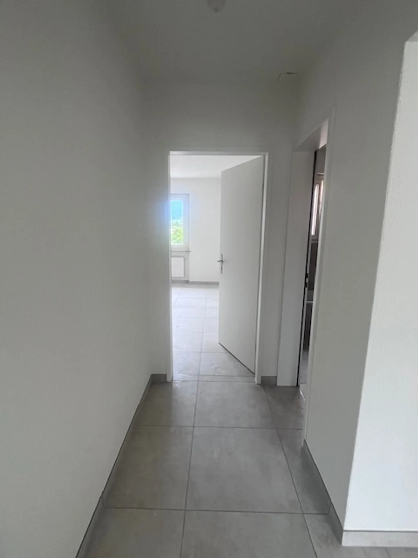 ASCONA, wir vermieten eine 4 1/2-Zimmer-Wohnung in zentraler Lage - Foto 4 von 9