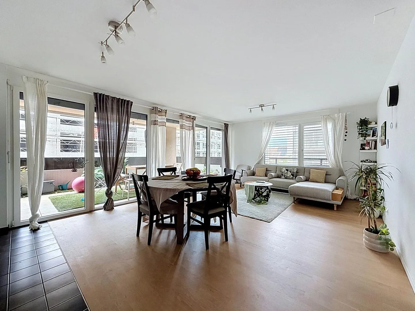 Modern 4.5 Room Apartment - Photo 1 of 9