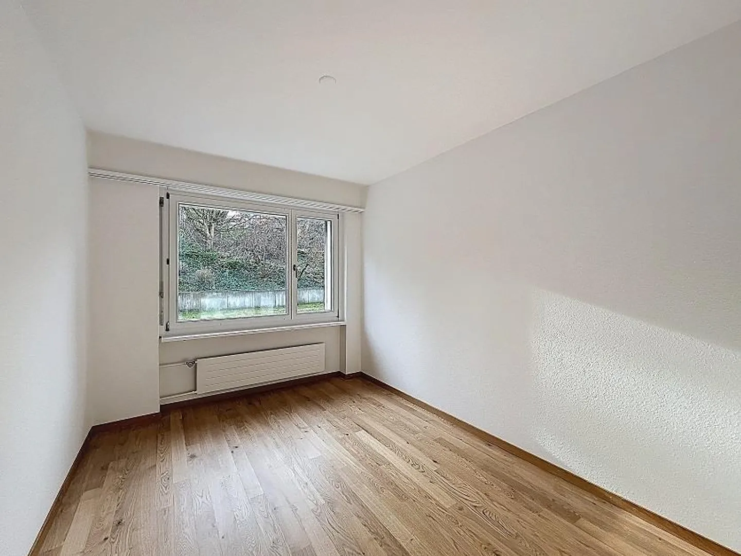 Appartamento giardino di 4 stanze appena ristrutturato a Forch-Zurigo - Foto 8 di 10