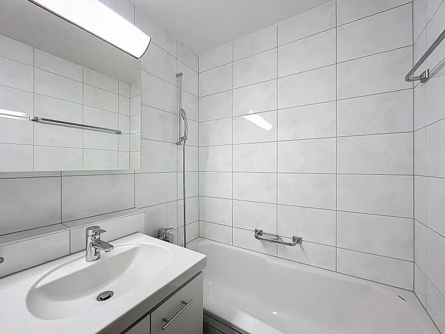 Appartamento giardino di 4 stanze appena ristrutturato a Forch-Zurigo - Foto 9 di 10