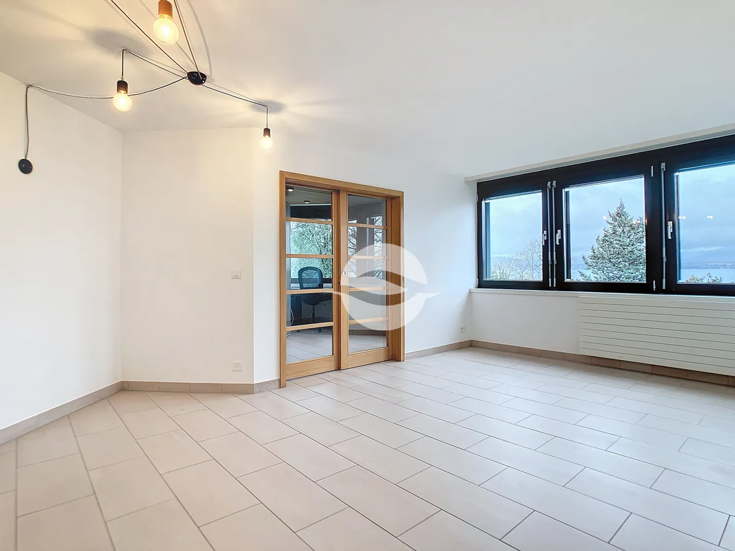 Beautiful apartment with lake and Alps view - Photo 2 of 15