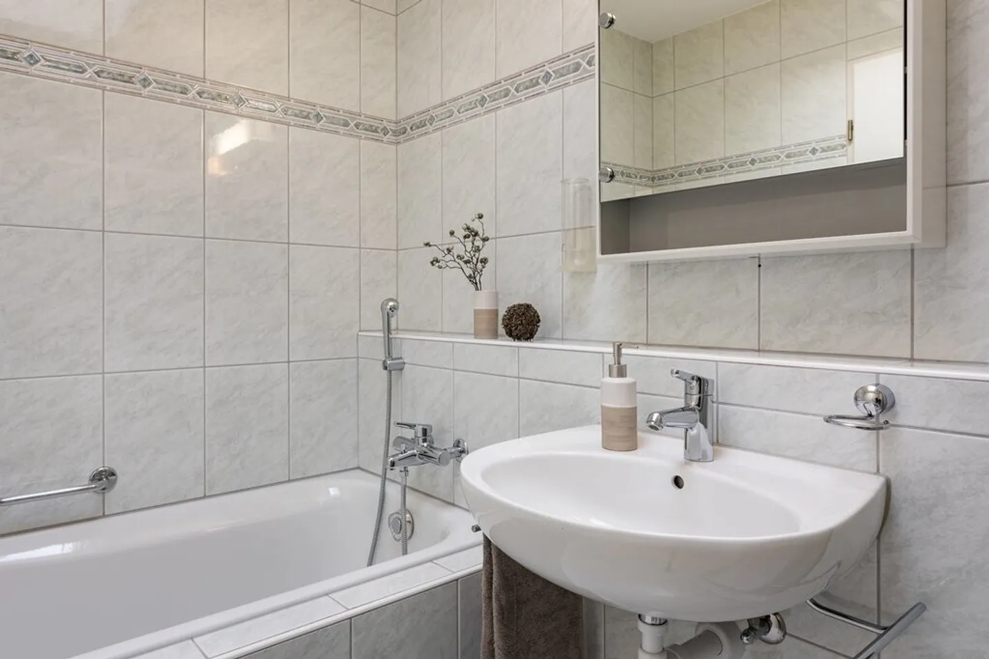 Charming apartment in a prime location - Your new home awaits - Photo 6 of 10