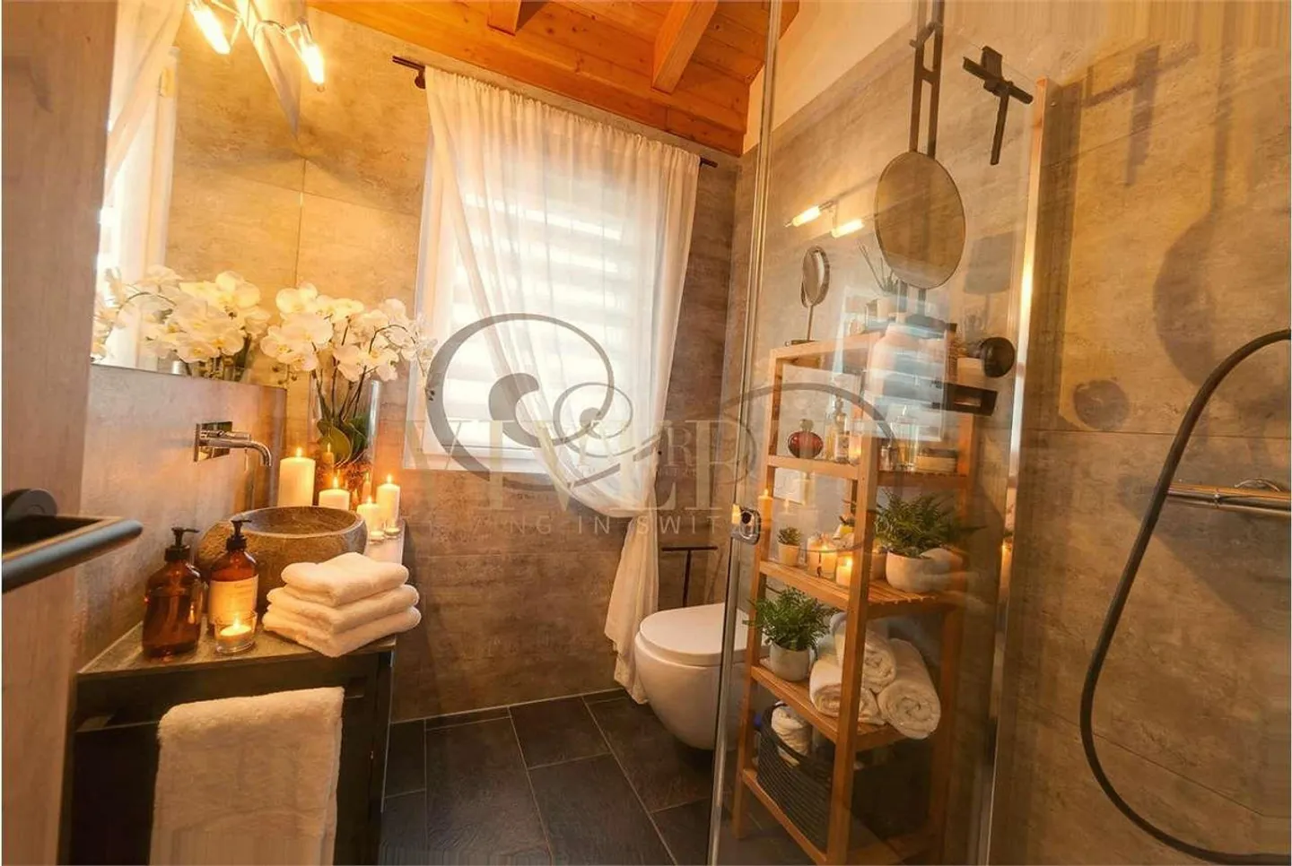 Ein Nest im Himmel: 4,5-Zimmer-Penthouse mit Kamin und Aussicht - Foto 4 von 13