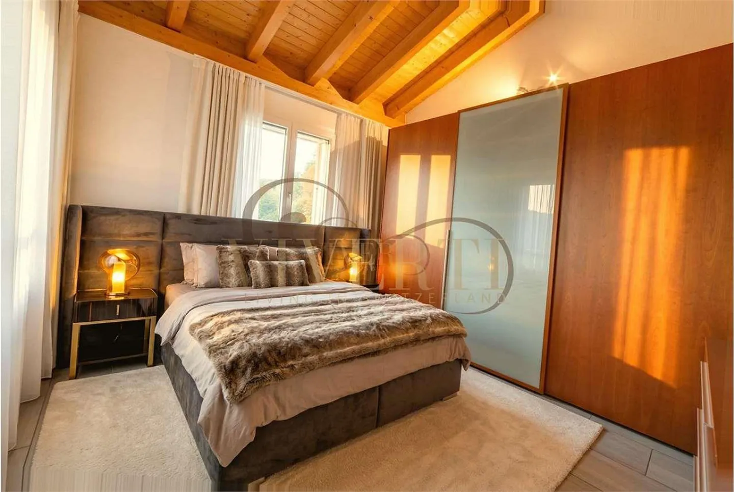 Ein Nest im Himmel: 4,5-Zimmer-Penthouse mit Kamin und Aussicht - Foto 5 von 13