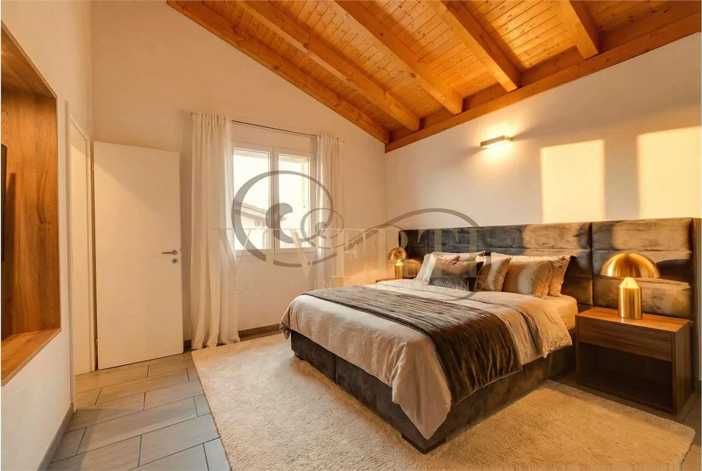 Ein Nest im Himmel: 4,5-Zimmer-Penthouse mit Kamin und Aussicht - Foto 6 von 13