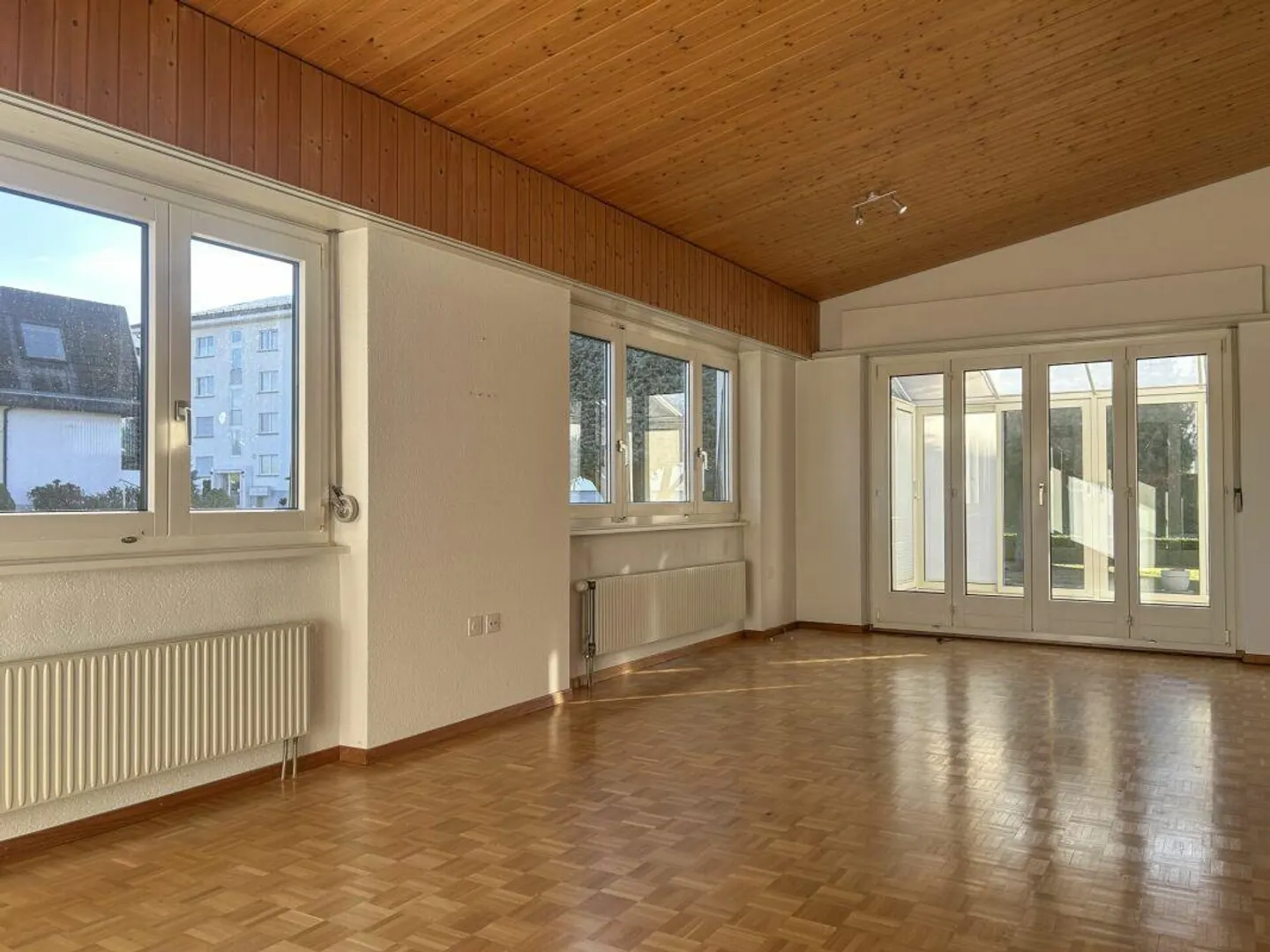 Maison individuelle indépendante sur grand terrain - Photo 3 sur 16