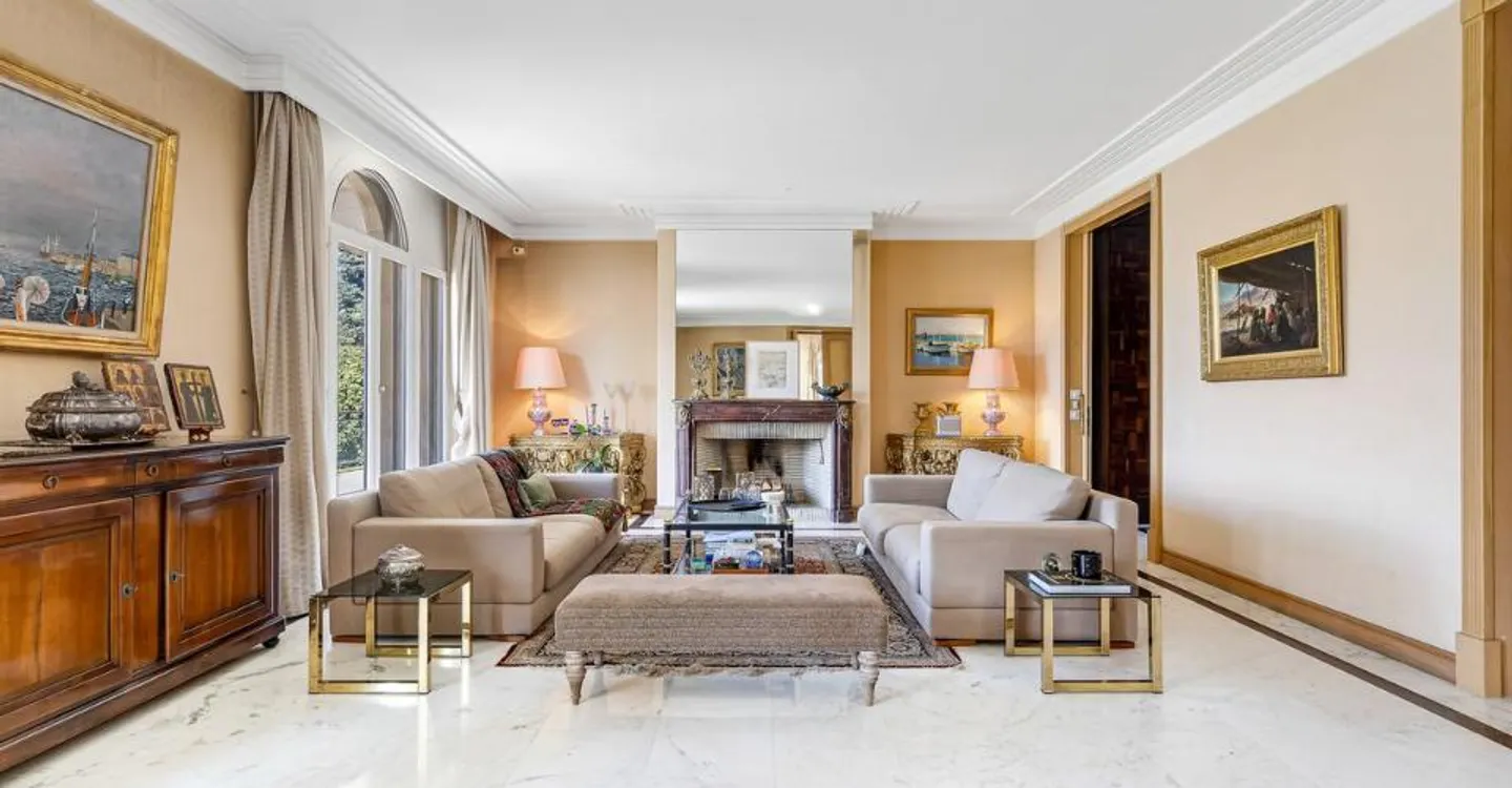 Prestigious residence with lake view - Photo 6 of 6