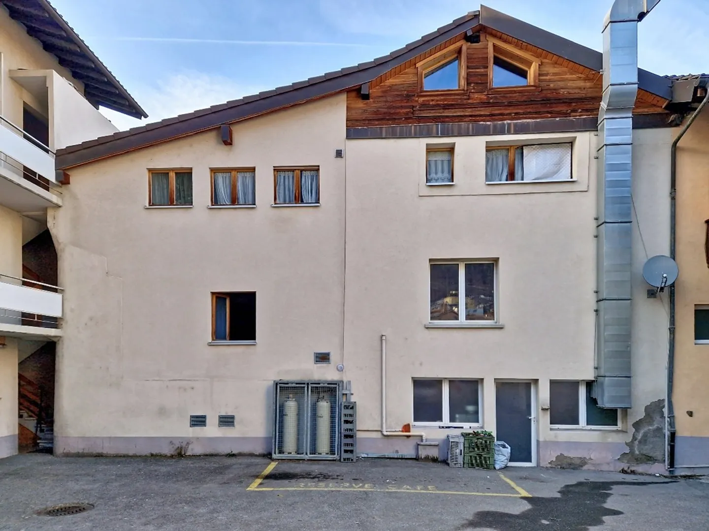 Mischgenutzte Immobilie in Saxon - Foto 3 von 19