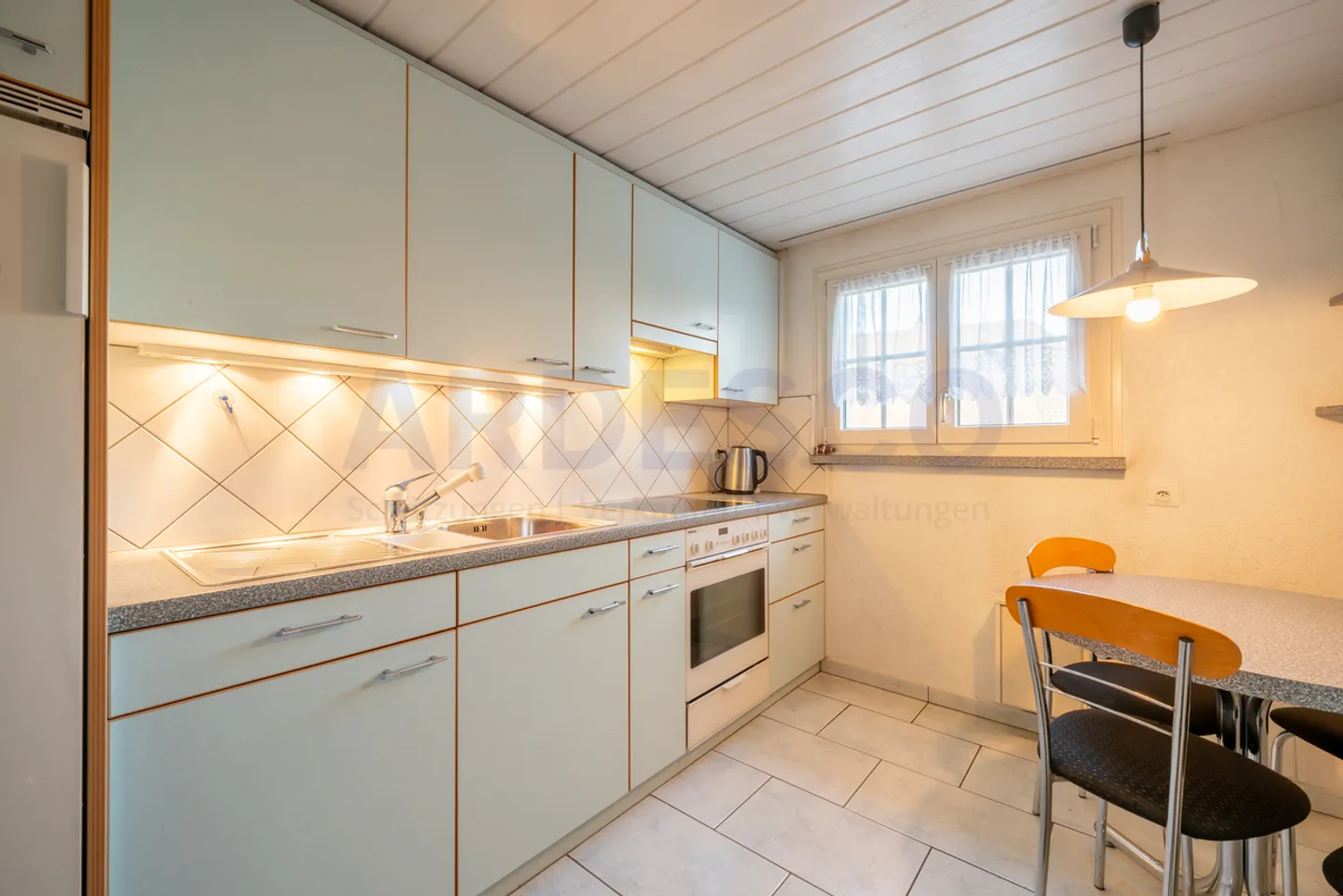 Charming Home with Garden - Photo 5 of 11