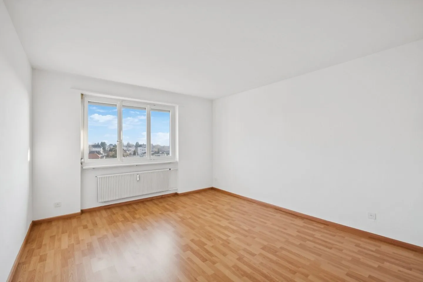 Move in now - freshly renovated apartment quiet, green & central - Photo 10 of 11