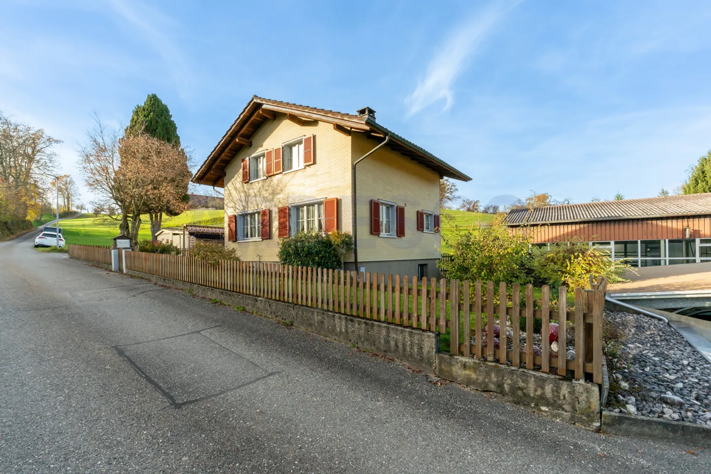 Charming Home with Garden - Photo 2 of 11