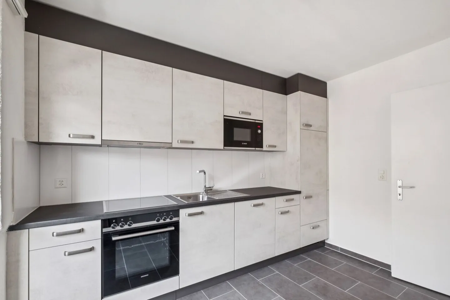 Move in now - freshly renovated apartment quiet, green & central - Photo 7 of 11