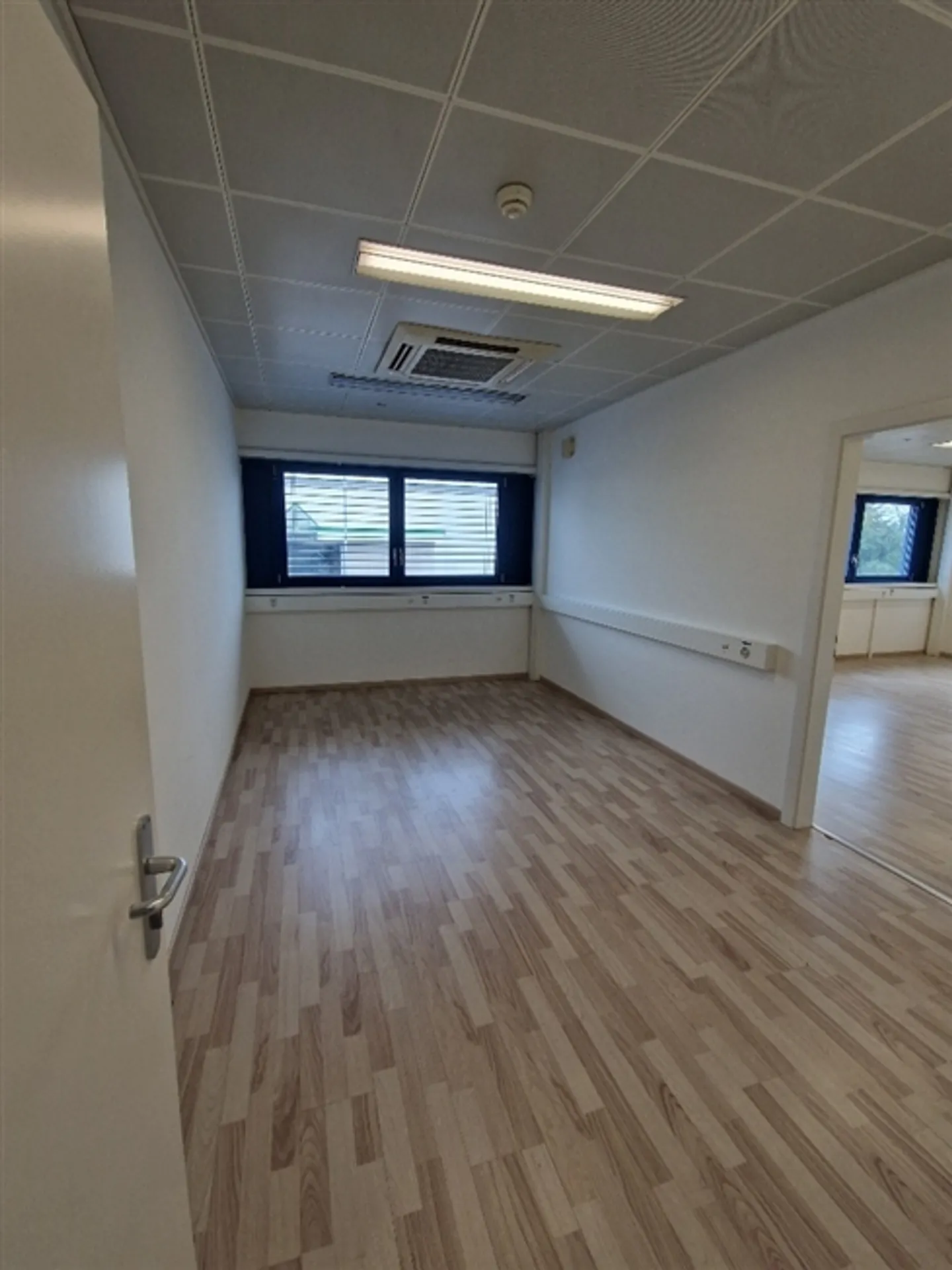 Functional and Flexible Offices in Vernier - Photo 4 of 7