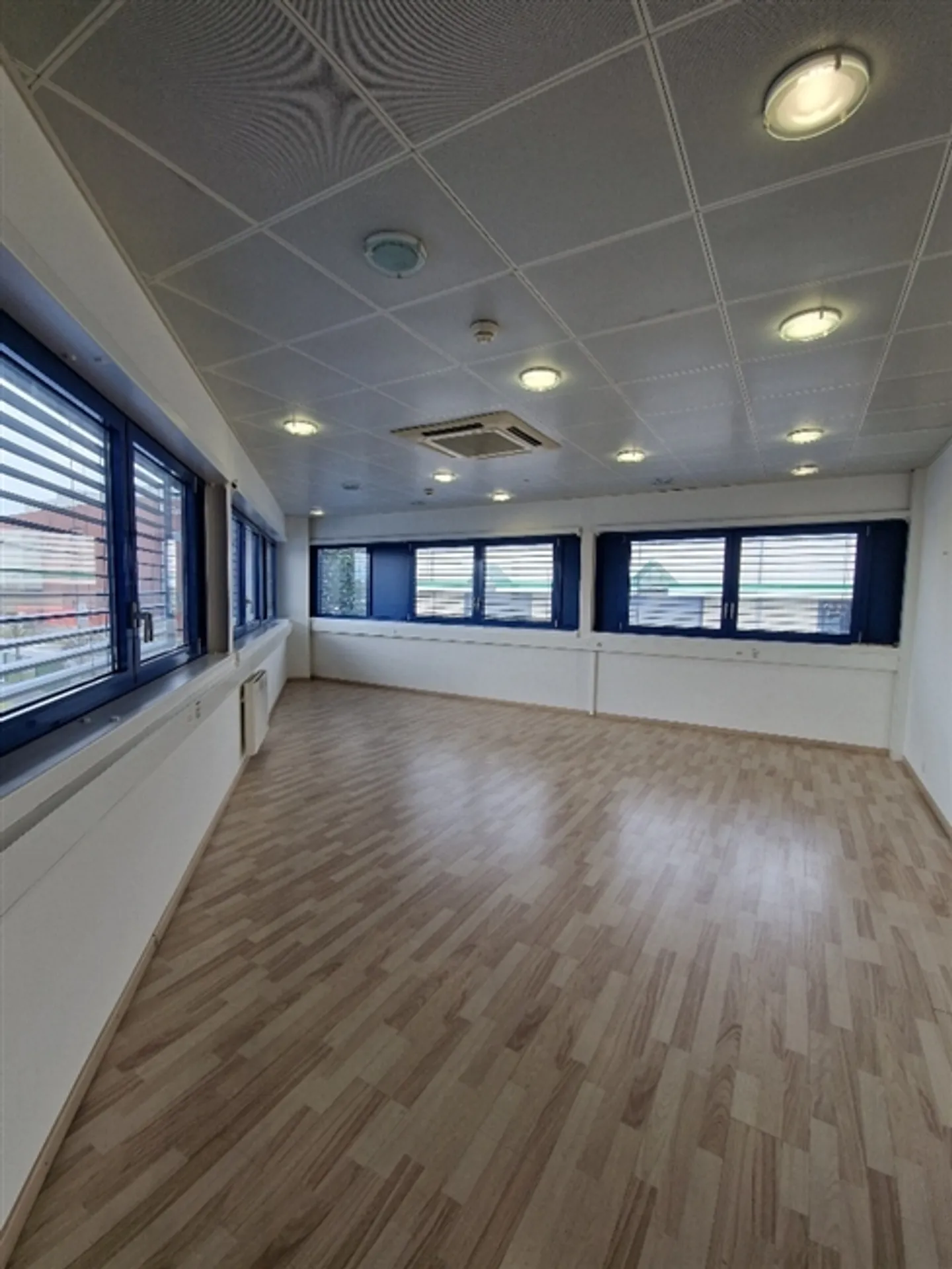 Functional and Flexible Offices in Vernier - Photo 6 of 7