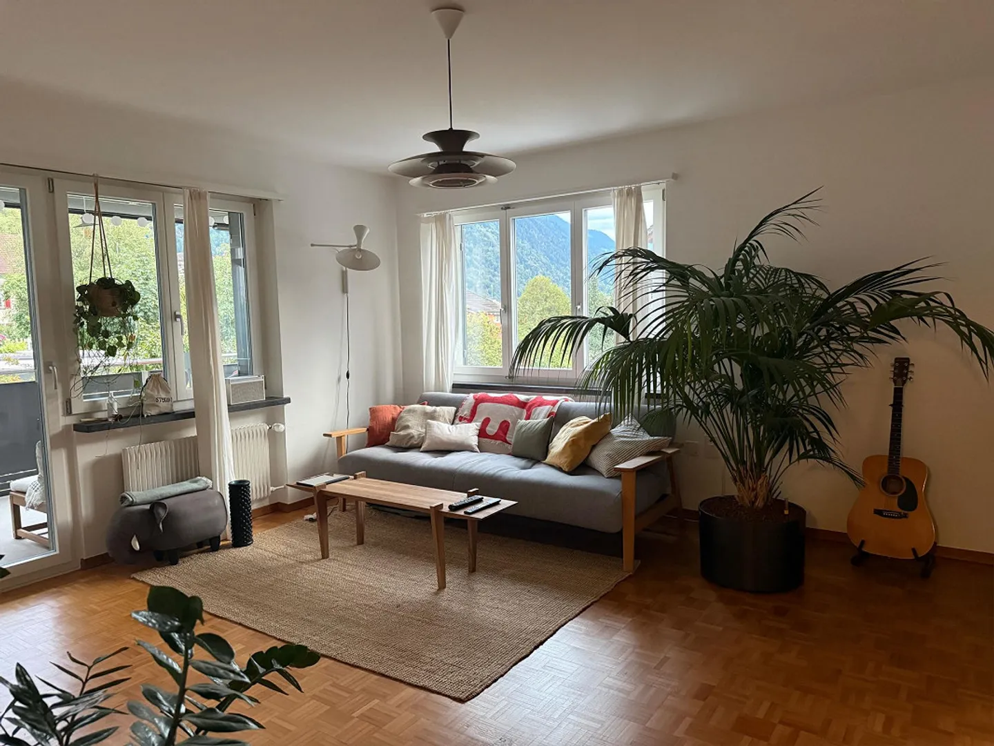 Charmante appartement de 3,5 pièces dans le quartier populaire de Loe - Photo 2 sur 7