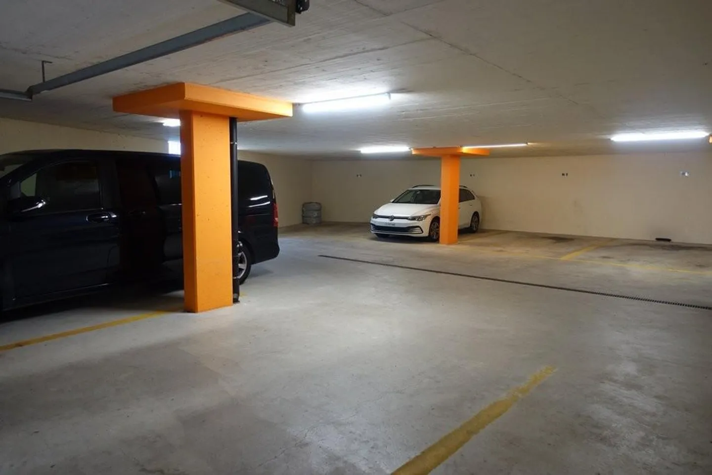 Vous cherchez une place de parking ? - Photo 1 sur 2