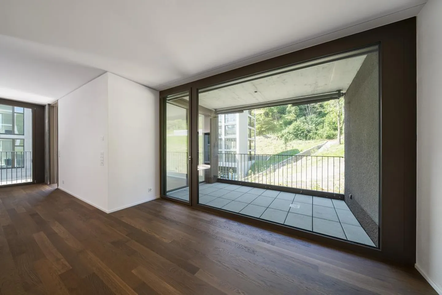Spacious, modern apartment in a sought-after location - Photo 4 of 12