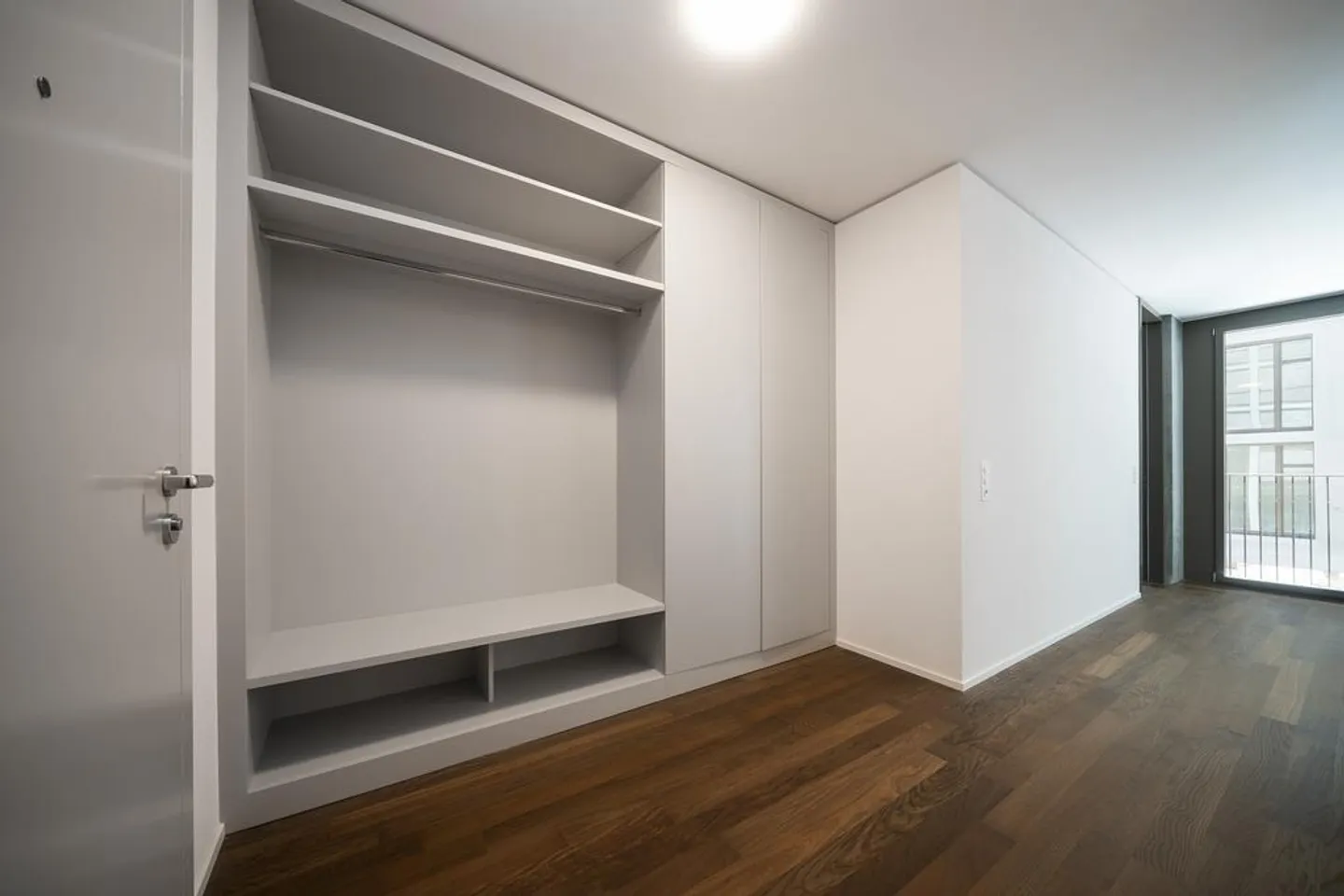 Spacious, modern apartment in a sought-after location - Photo 5 of 12