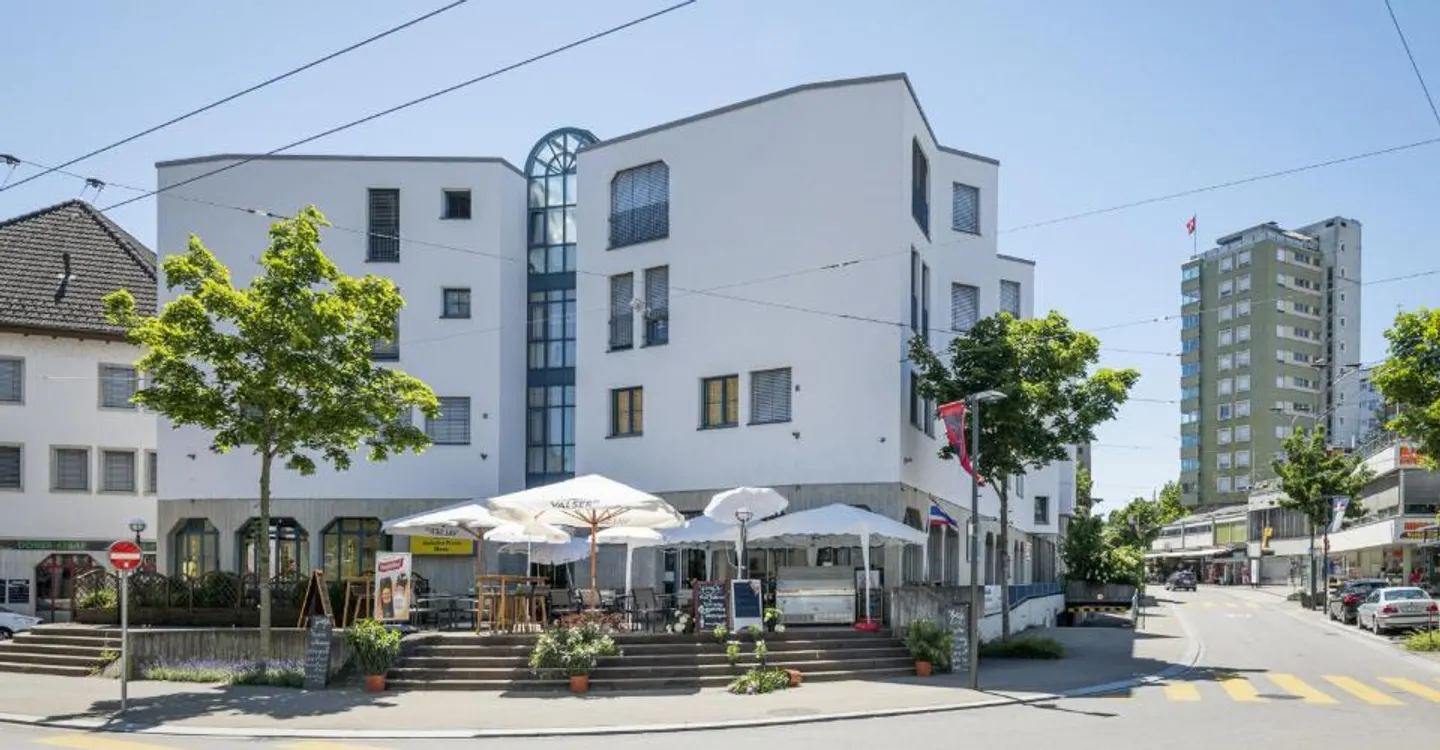 Einstellhallenplatz im Zentrum von Neuhausen - Photo 1 sur 1