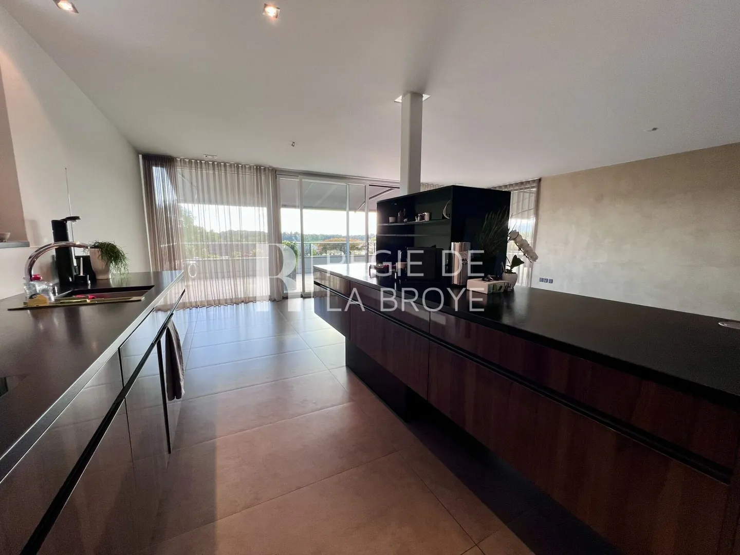 Appartamento di lusso 165 m² a Gampelen - Foto 2 di 16