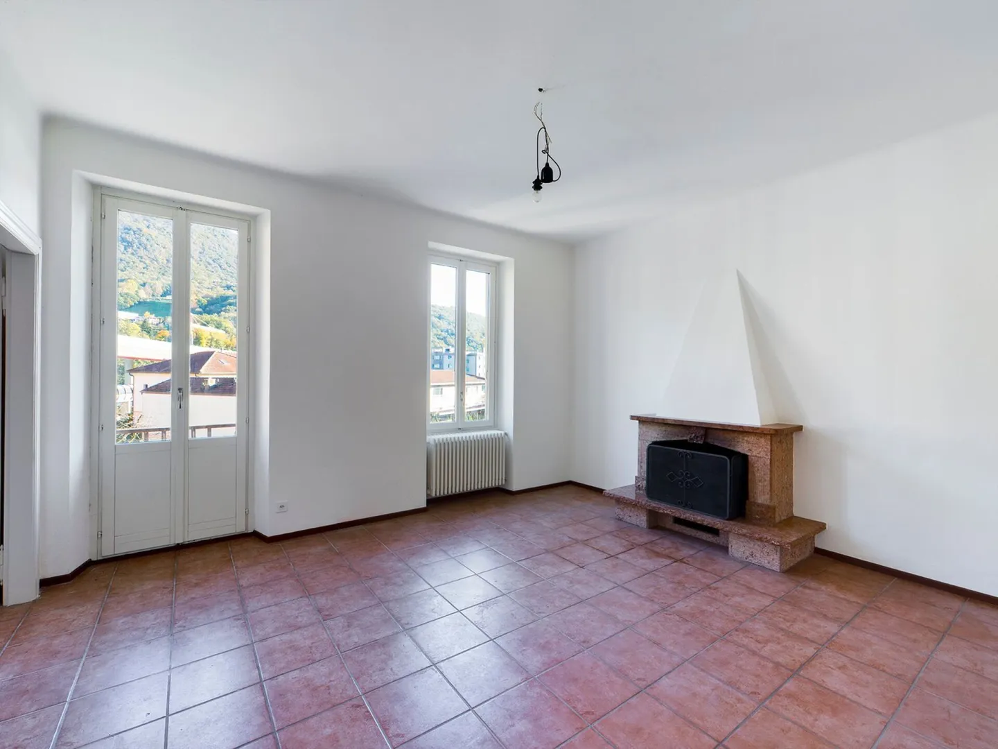 Multi-family house with large building land: future prospects with a touch of history. - Photo 7 of 13