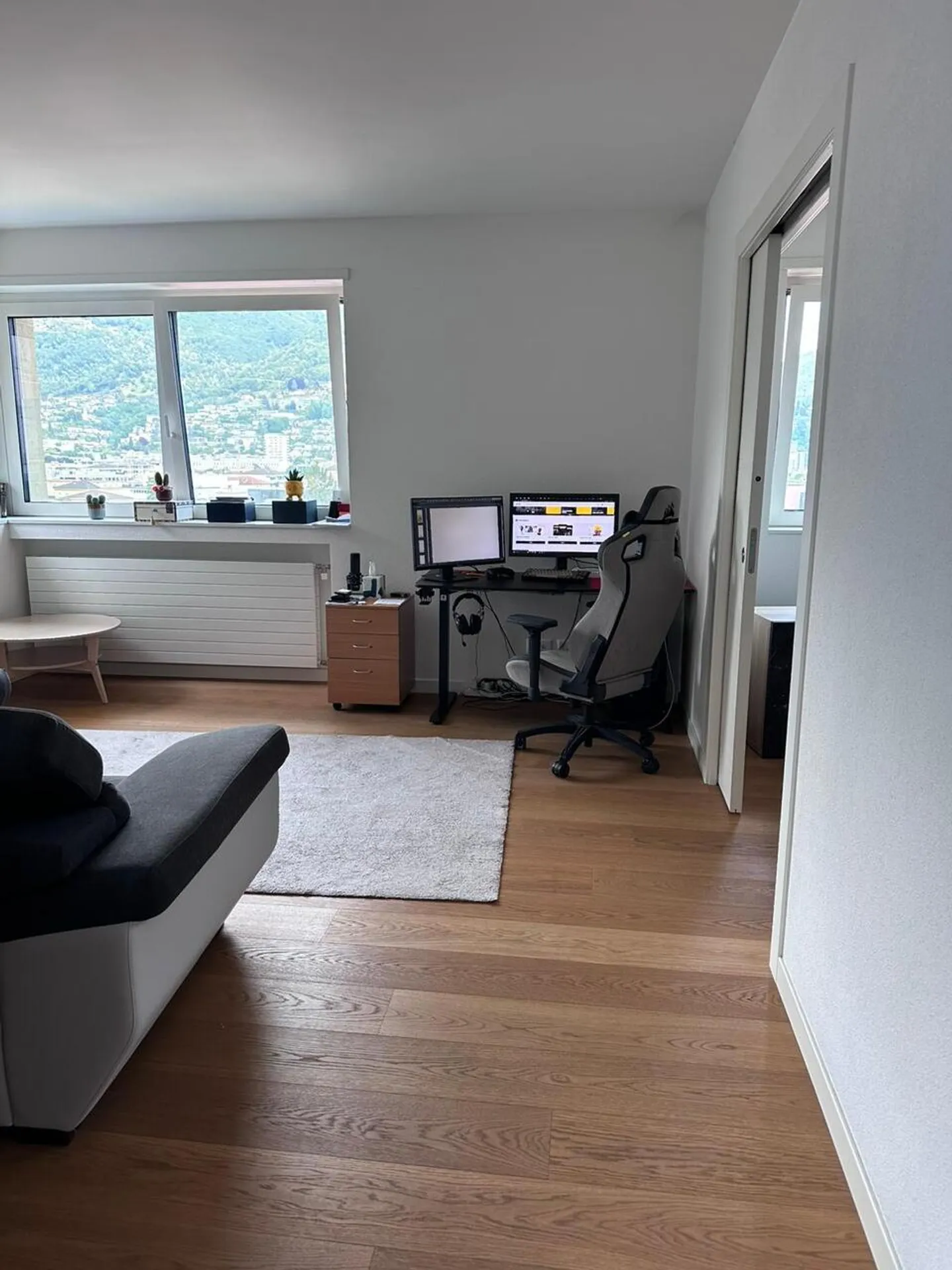 GRANDE E MODERNO APPARTAMENTO 2.5 STANZE IN CENTRO con ARIA CONDIZIONATA - Foto 4 di 7